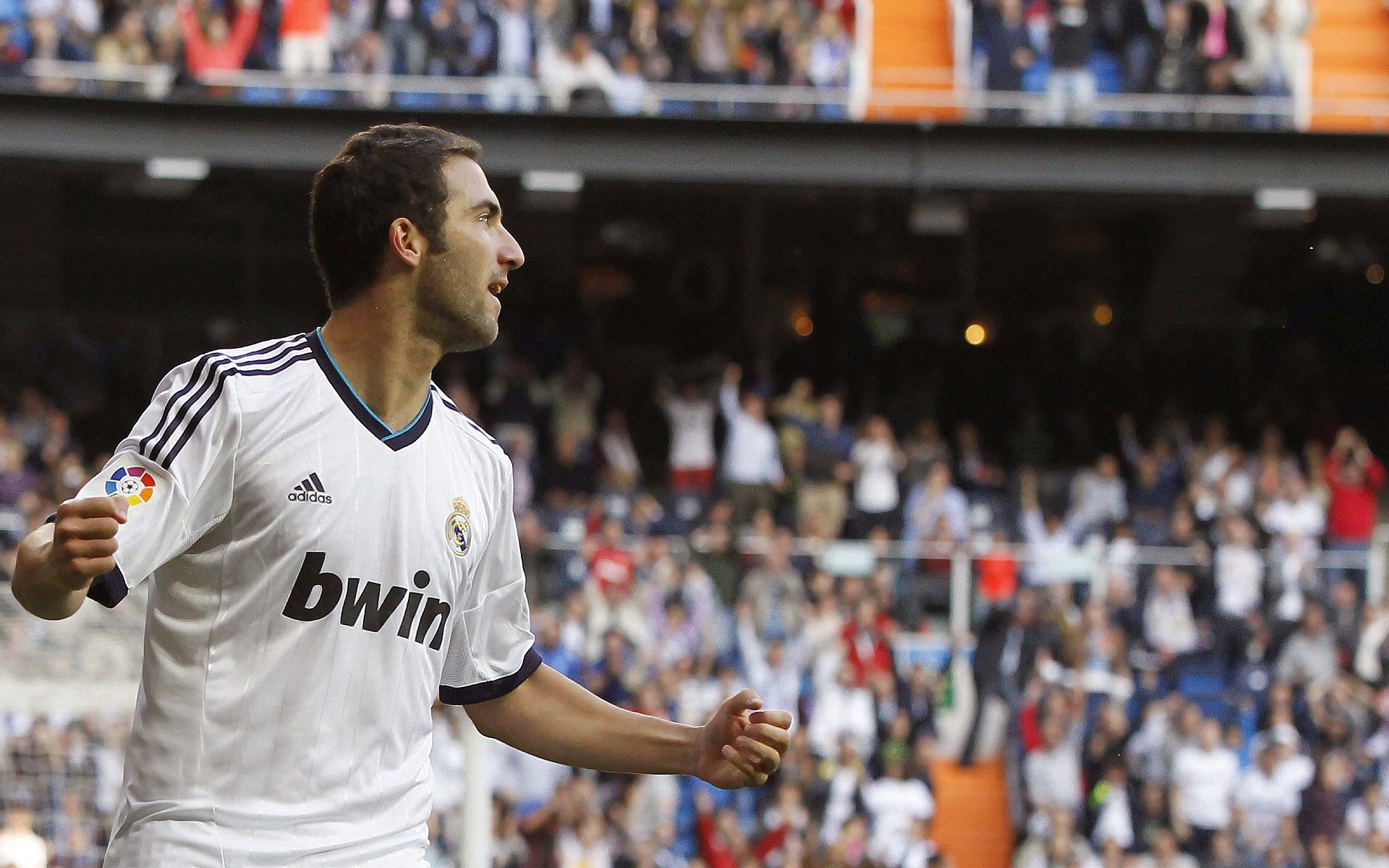 美国男足在巴黎奥运会比赛中以3-0战胜美国,美国男足 奥运会